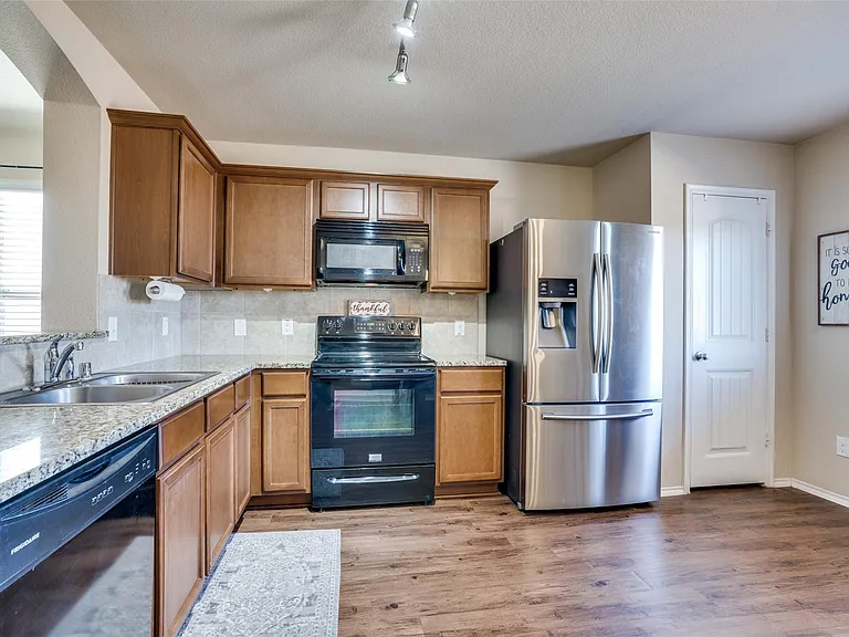 1606 Meadow Creek Dr — Photo 16