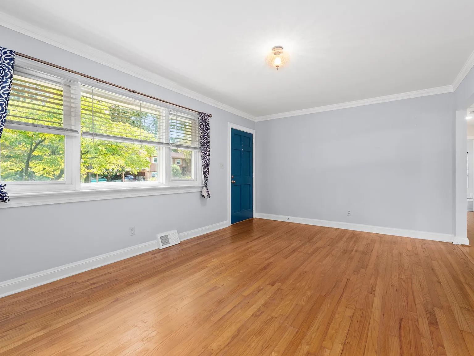 1111 Cherokee Dr — Photo 2