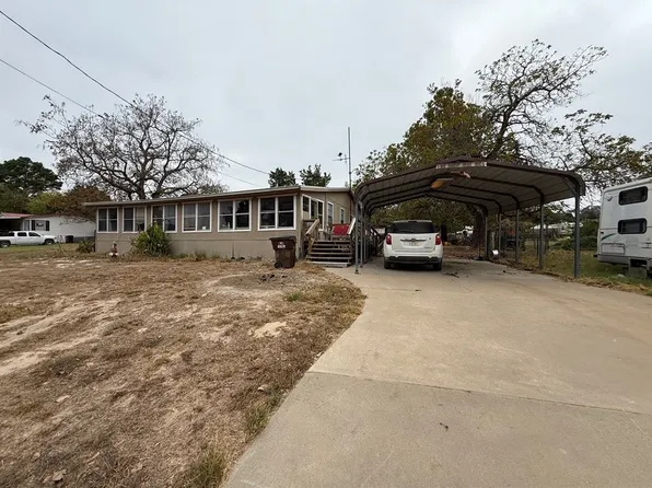 634 Lakeside Dr, Caldwell, TX 77836