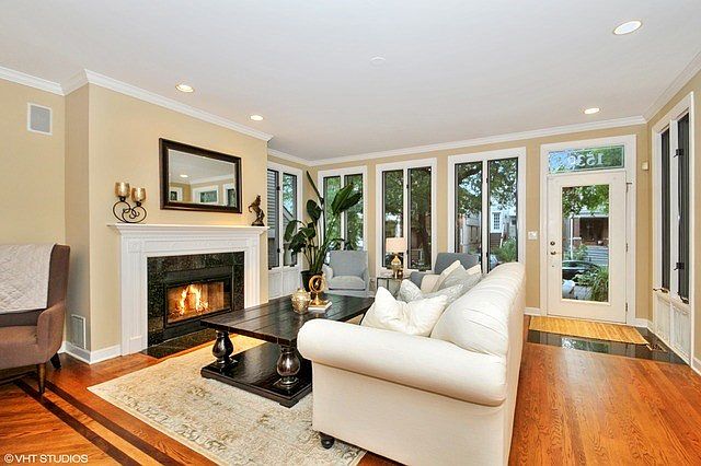 1st image of 1539 W Oakdale Ave