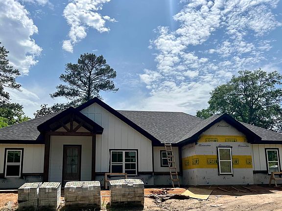 3rd image of 19089 Pinedale Cir