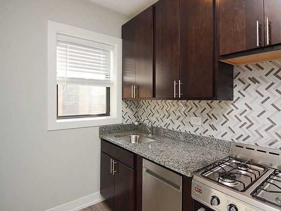 3rd image of 431 W Belden Ave APT C301