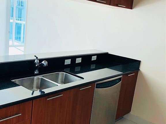 5th image of 1800 N Bayshore Dr APT 1916