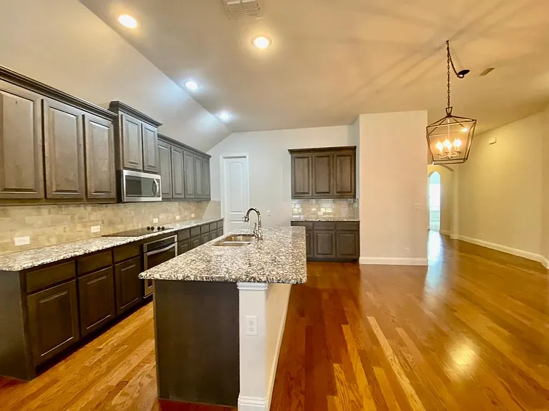4404 Cherry Cv — Photo 14