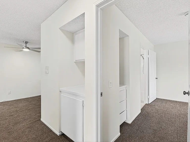 1075 Loma Ave — Photo 8