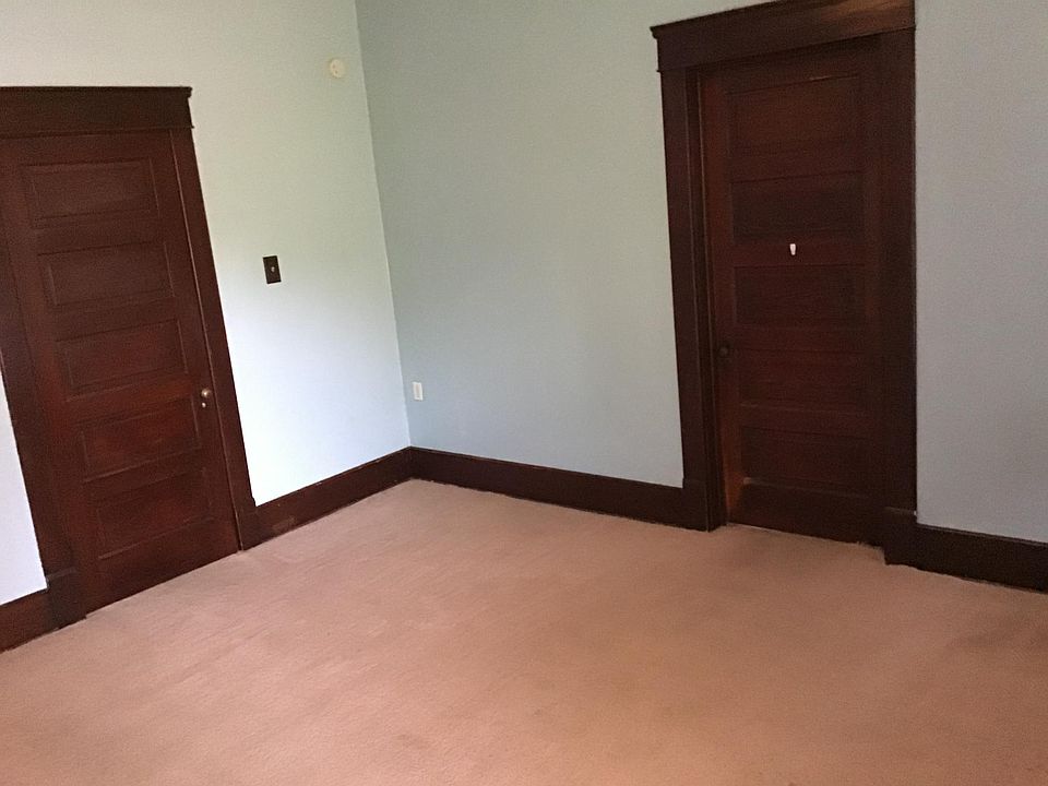 1st image of 452 N Broadway St