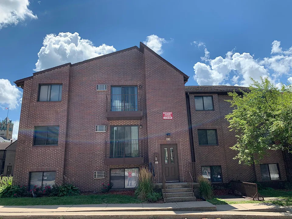 35 W Burlington St #213