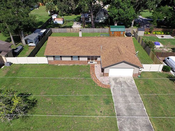3rd image of 704 NE 46th Ct