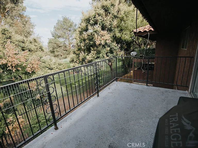 1554 Border Ave — Photo 17
