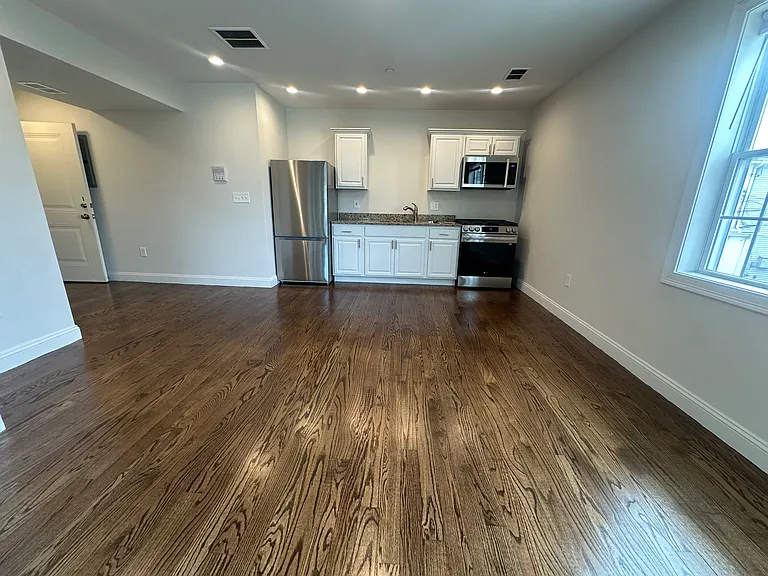 80 Main St #1 — Photo 2