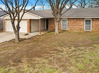 7437 Sandhurst Ln S, North Richland Hills, TX