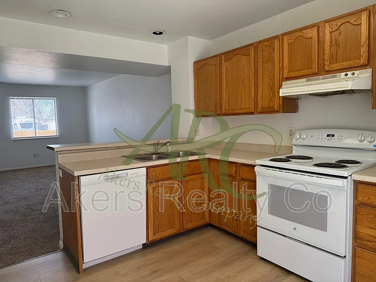1401 E 19th St — Photo 5