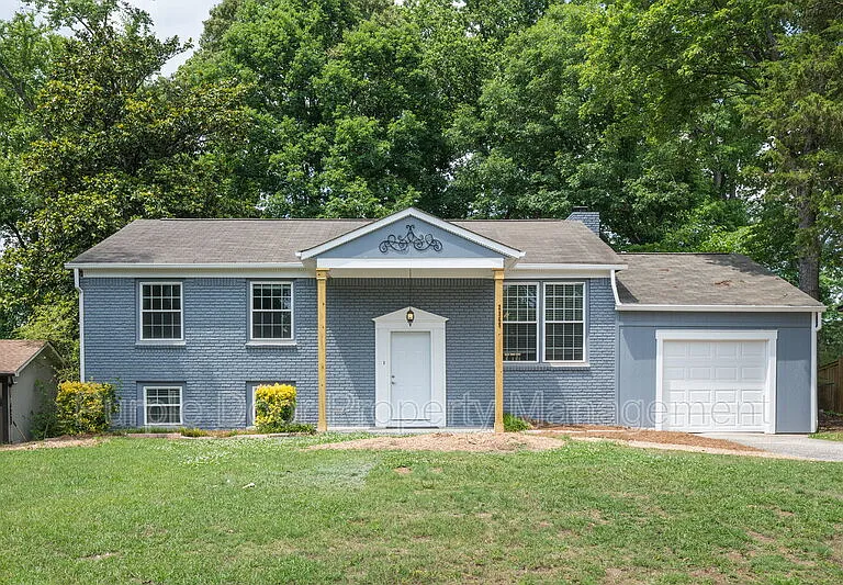 2369 Brenda Dr SE — Photo 1