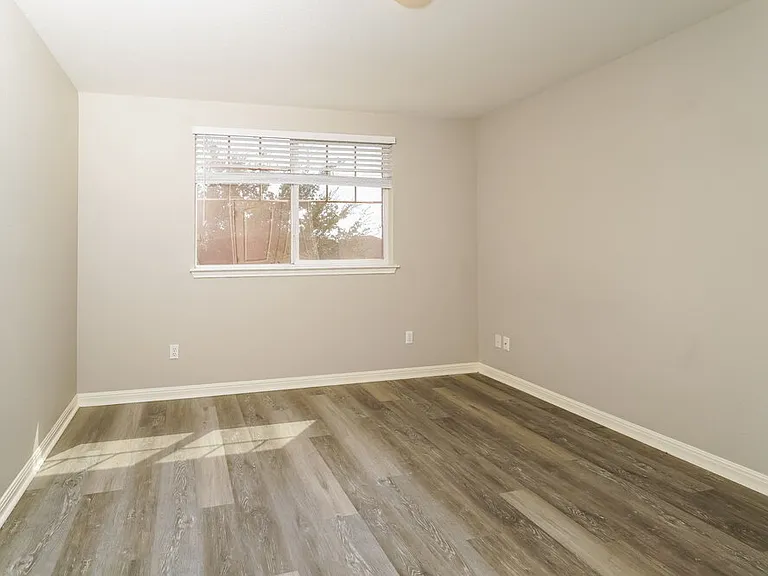 909 Hot Spring Valley — Photo 13
