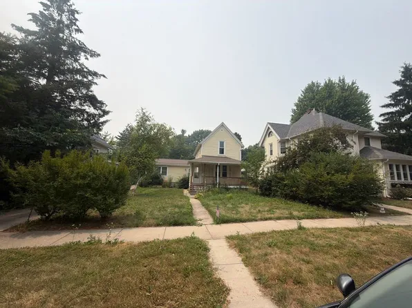 1841 N 73rd St, Wauwatosa, WI 53213