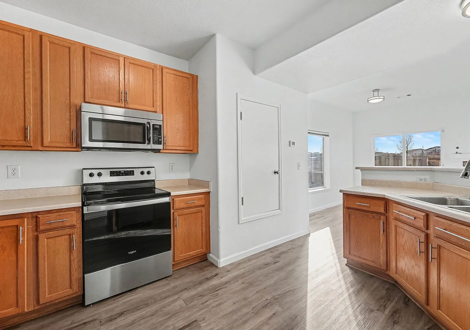 End Unit 3 Bedroom 2 Bath Townhome in Commerce City! — Photo 3