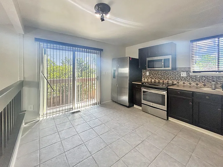 8059 S Johnson Ct — Photo 10