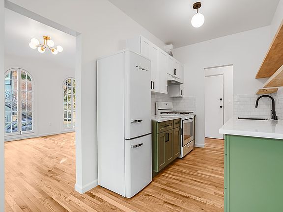 4th image of 3315 Larissa Dr APT 2