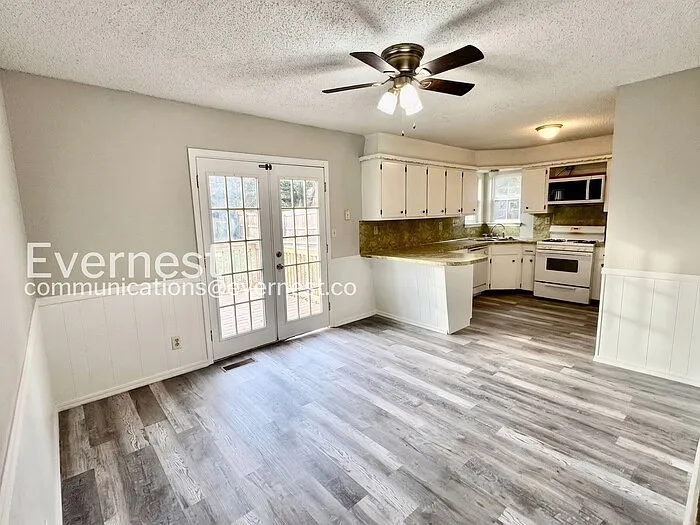 1756 S Pine Ave — Photo 6