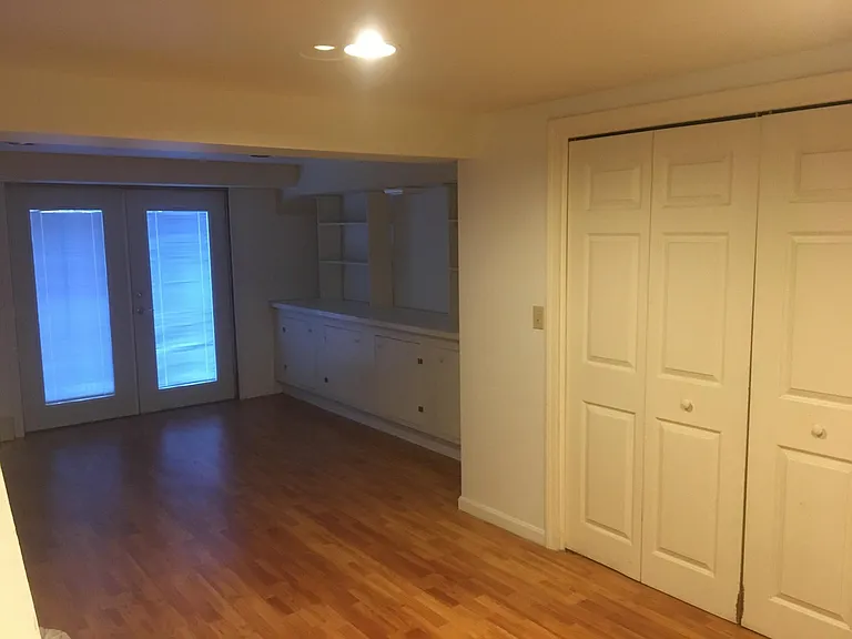 77 Rowell Rd E — Photo 11