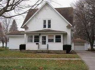 821 E Howard St, Manchester, IA 52057