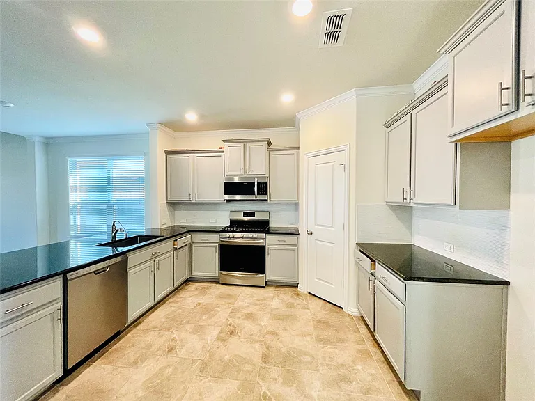 1915 Orchard Berry Ln — Photo 15