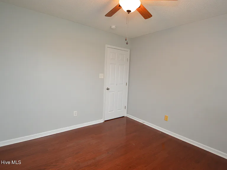 107 Esquire Dr — Photo 16