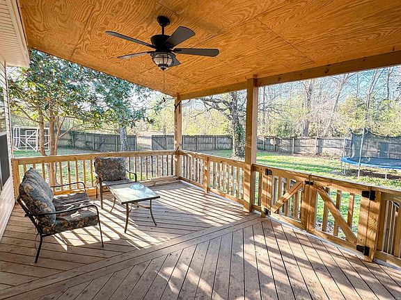 4th image of 155 N Valley Rd