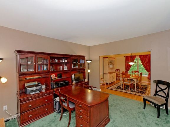 4th image of 2049 Orchard Park Dr