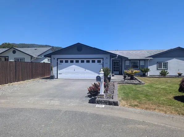 255 N Bradford St, Smith River, CA 95567