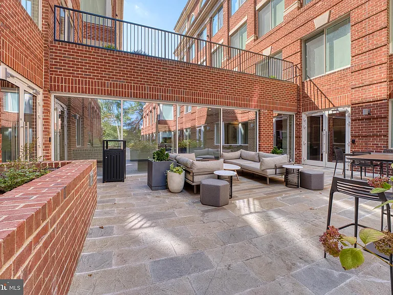 635 Slaters Ln #306 — Photo 40