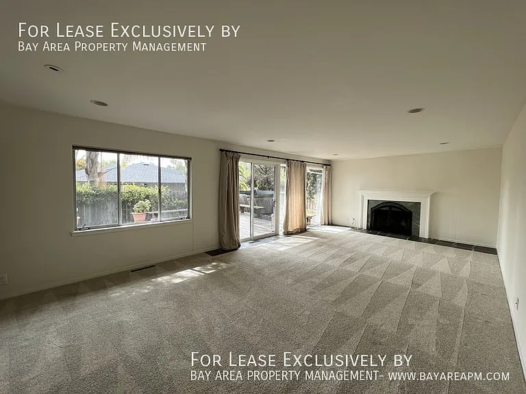 2065 Nassau Dr — Photo 2