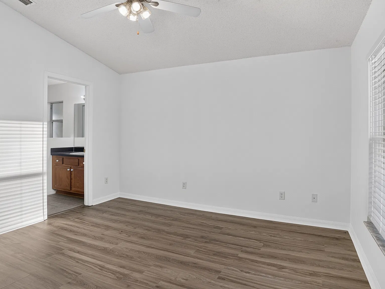 4 bed, 1379 sqft, $1,700 — Photo 4