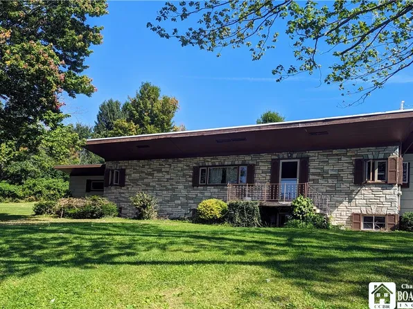 3347 Driftwood Rd, Bemus Point, NY 14712