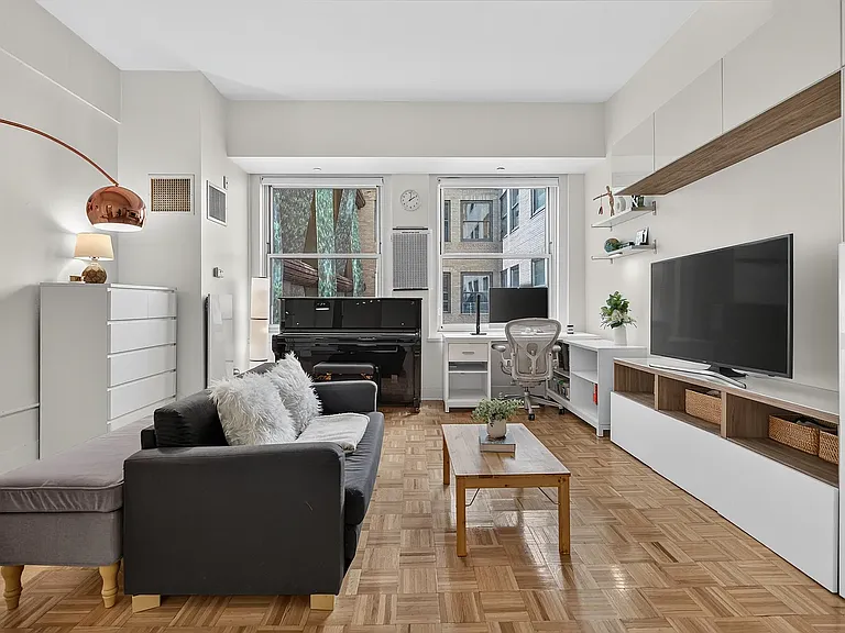 88 Greenwich St #403 — Photo 2