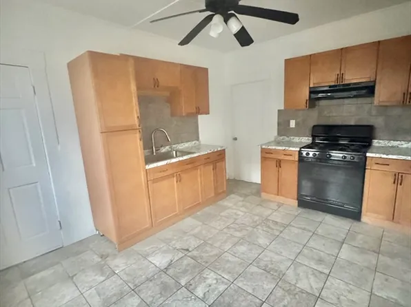 98 Summer St #2A, Somerville, MA 02143