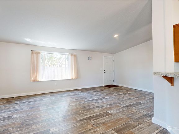 4th image of 606 E Seventh Street