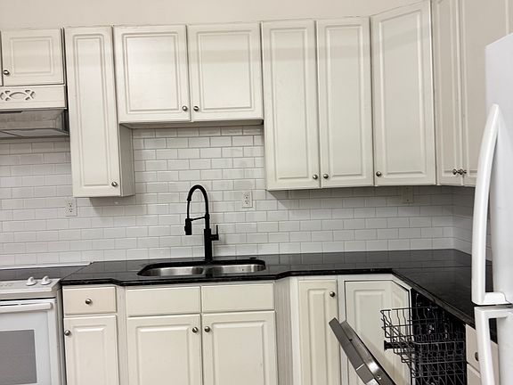 4th image of 7054 Executive Cir