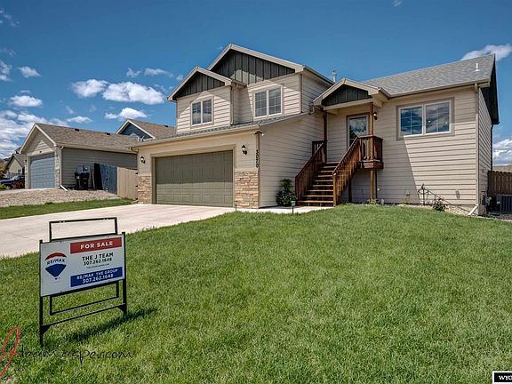 3rd image of 3070 Indian Springs Dr