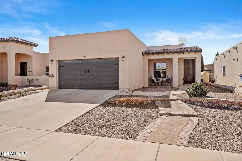 3 bed, 2.0 bath, 1345 sqft, $1,950 — Photo 2