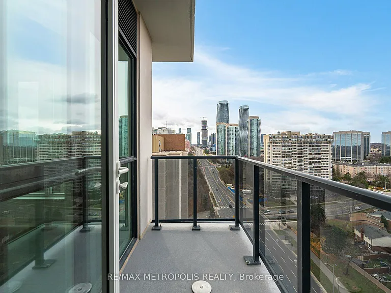 202 Burnhamthorpe Rd E #1704 — Photo 24