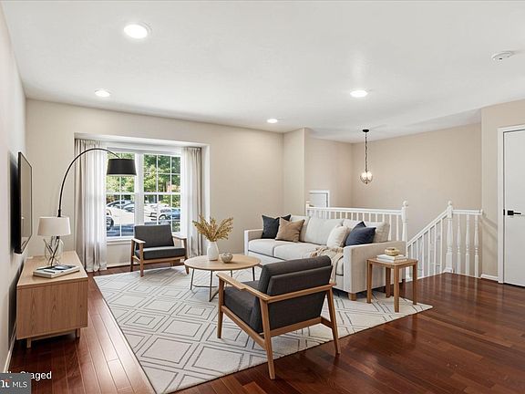 3rd image of 203 Autumn Flower Ln