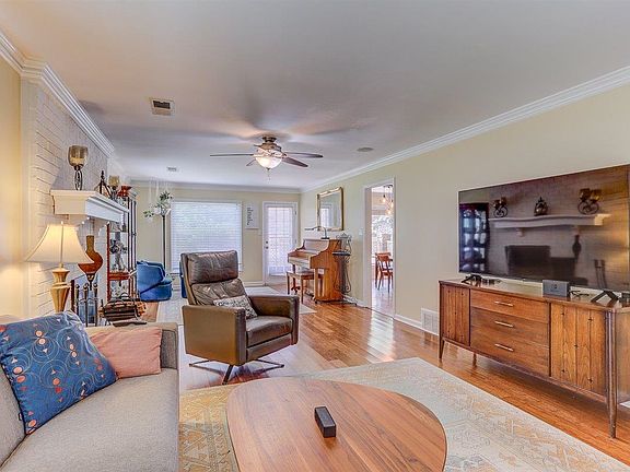 4th image of 1577 Bubbling Brook Dr