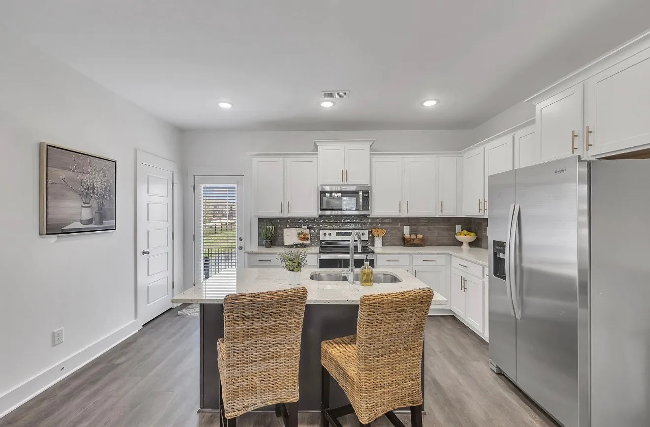 3 bed, 2.5 bath, 1712 sqft, $2,100 — Photo 2