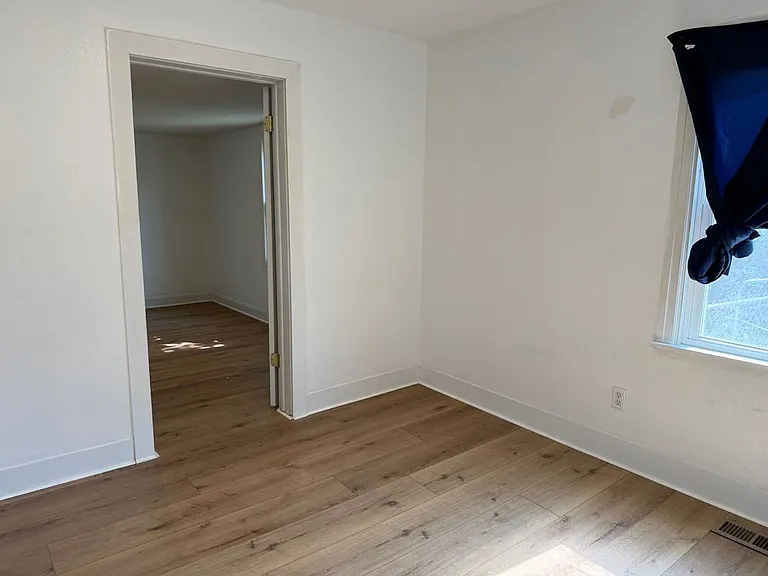 419 E Summit St — Photo 7