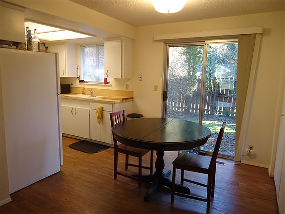 4th image of 1322 Prospect Ave NE