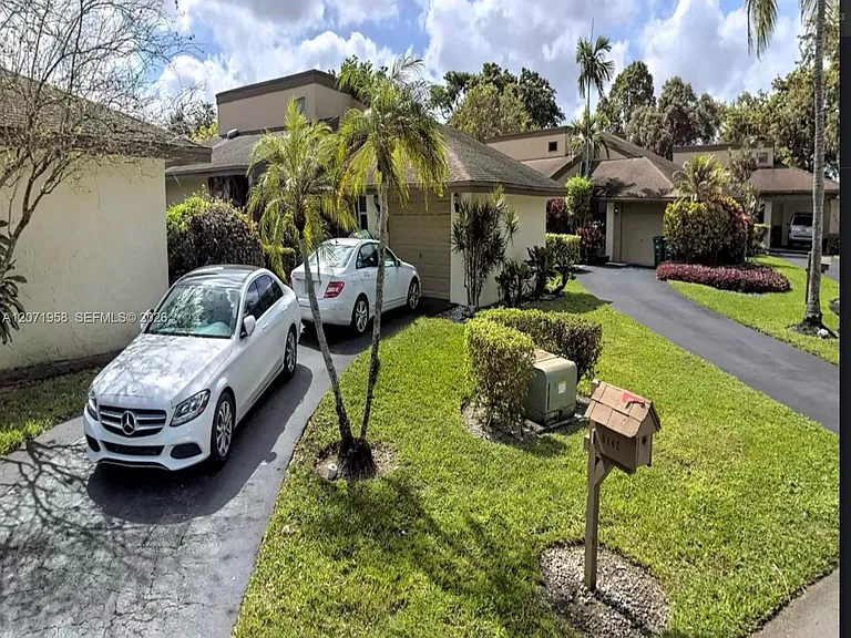 8142 Silver Palm Ct #17 — Photo 3