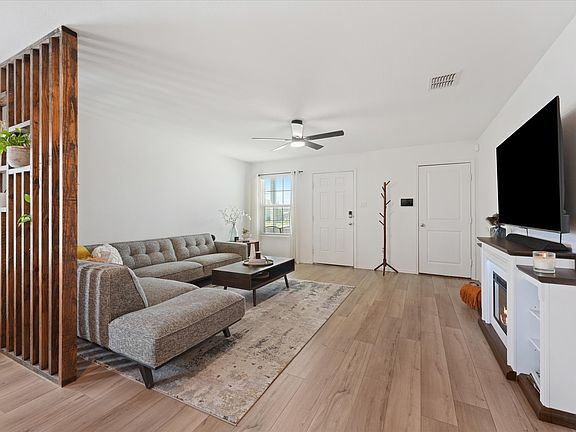 5th image of 2403 Hesperus Ave