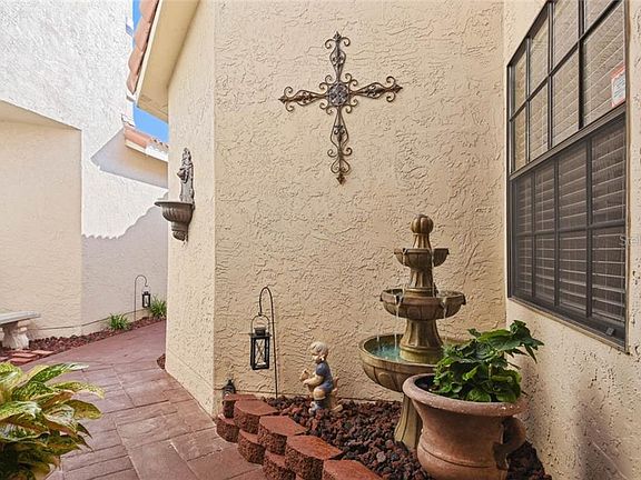 5th image of 10408 La Mirage Ct