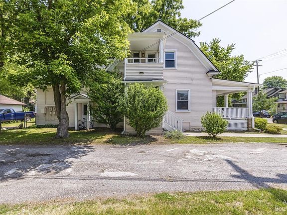 3rd image of 410 Emmet St